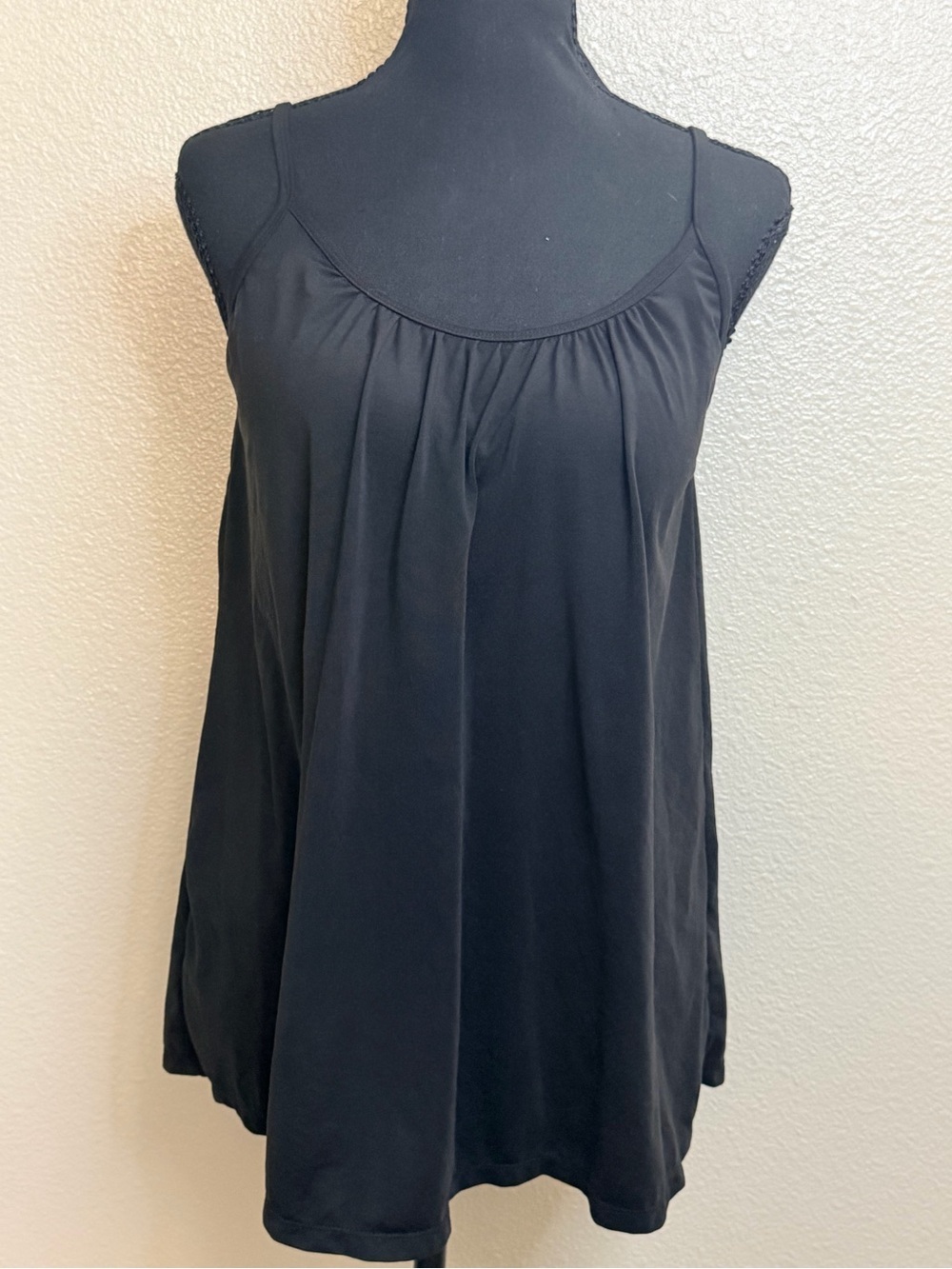 32 Degrees Black Flowing Scoop Neck Camisole